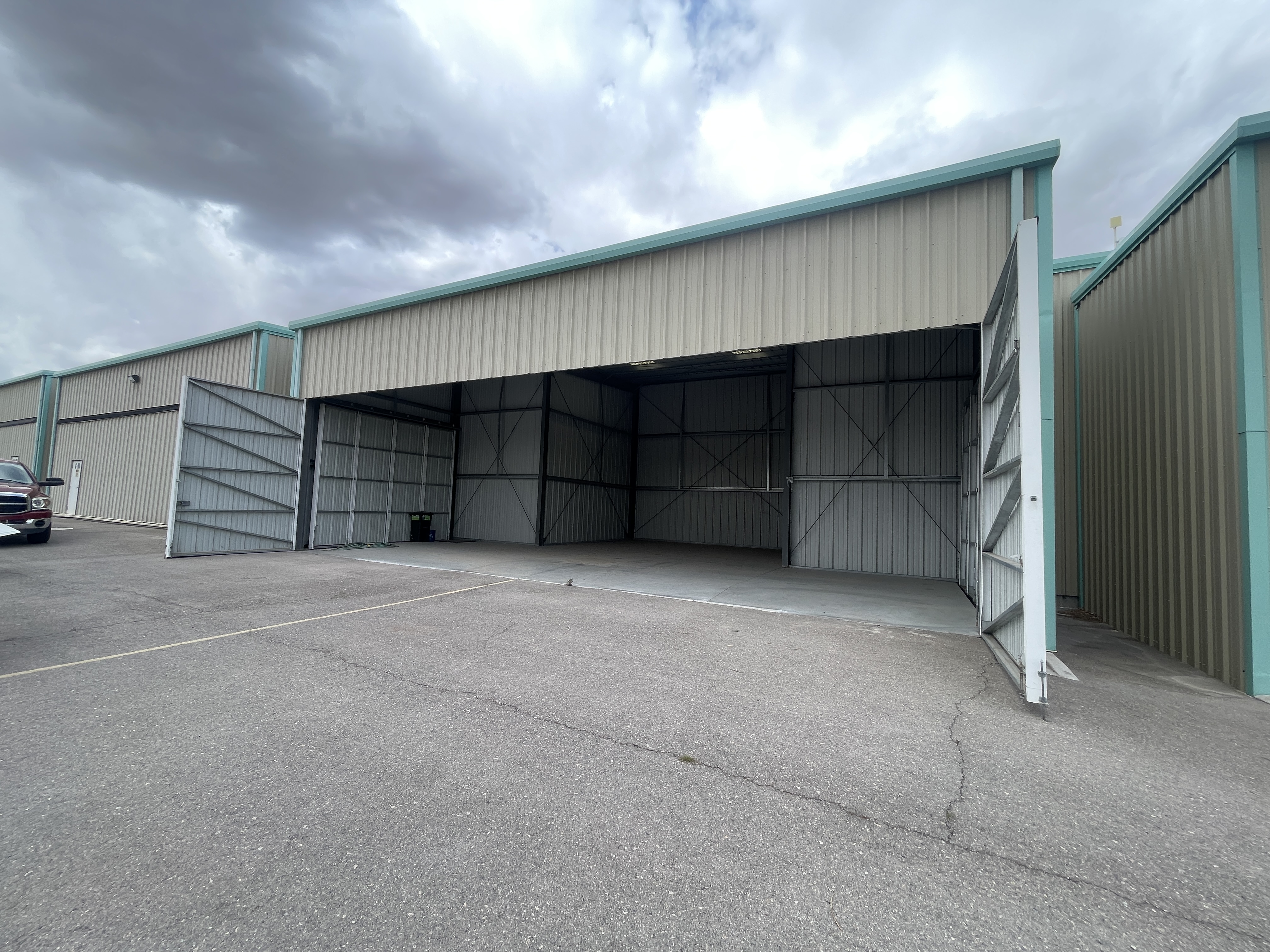 Hangar in n