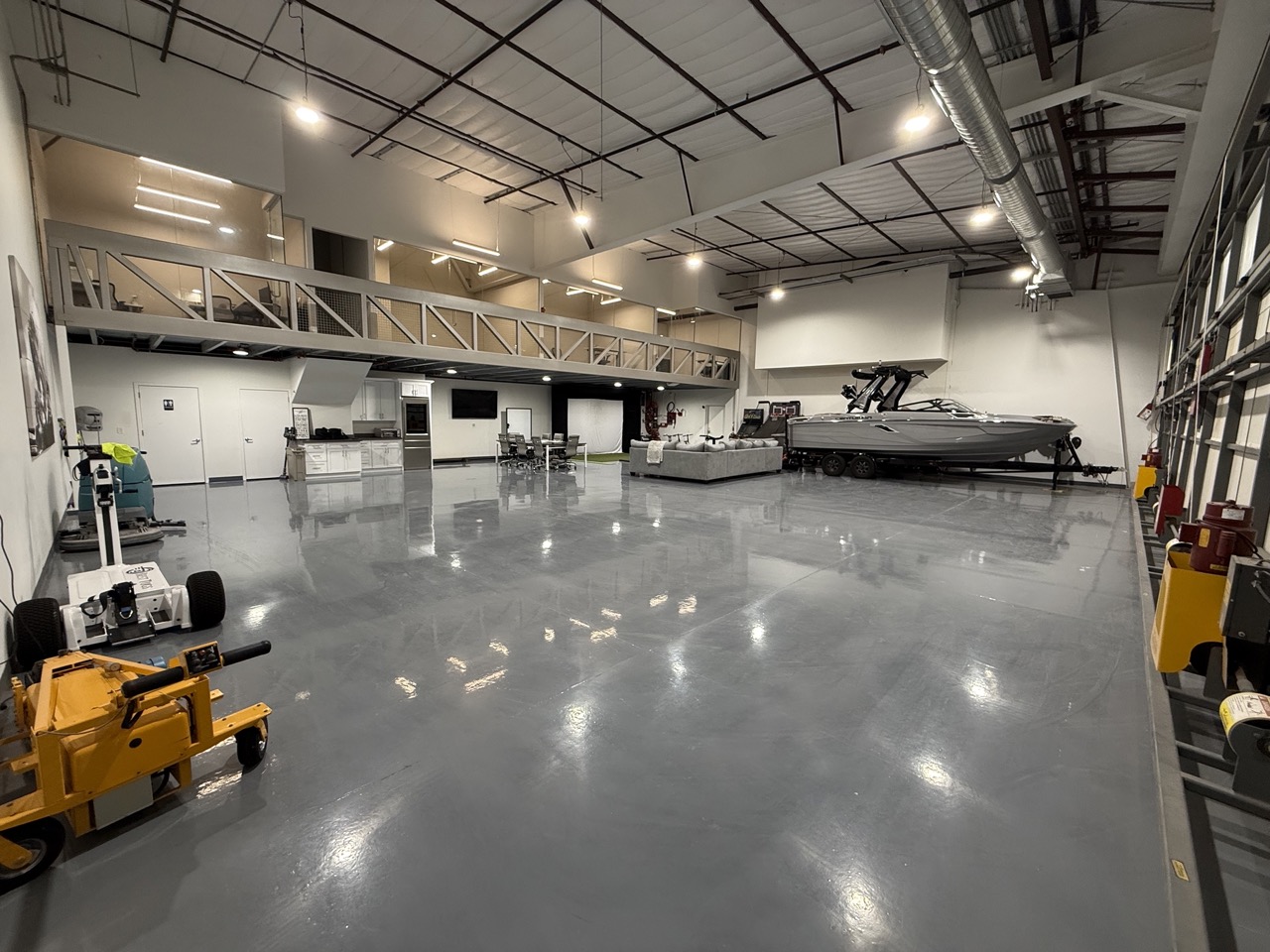 Hangar in A