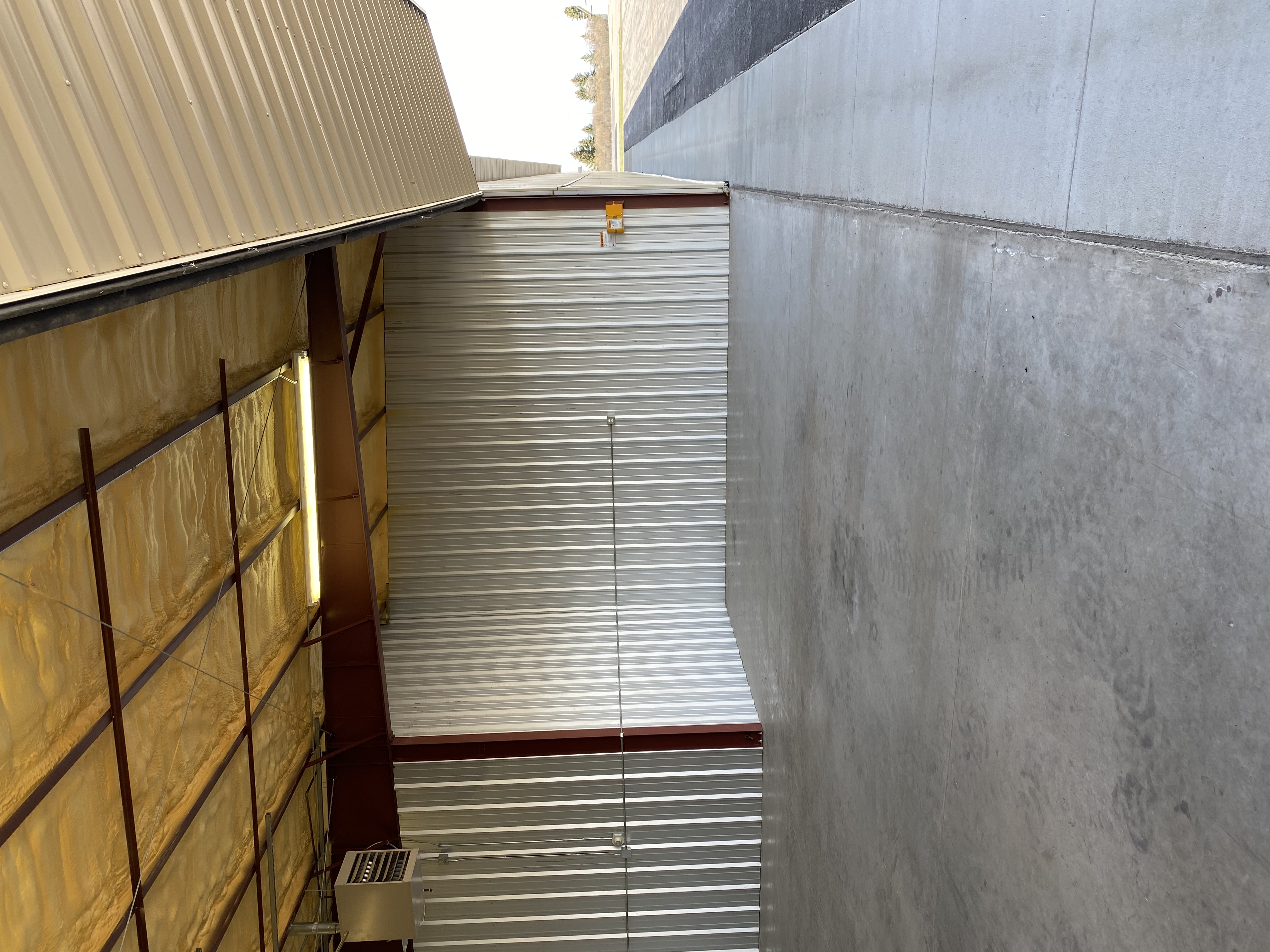 Hangar in f