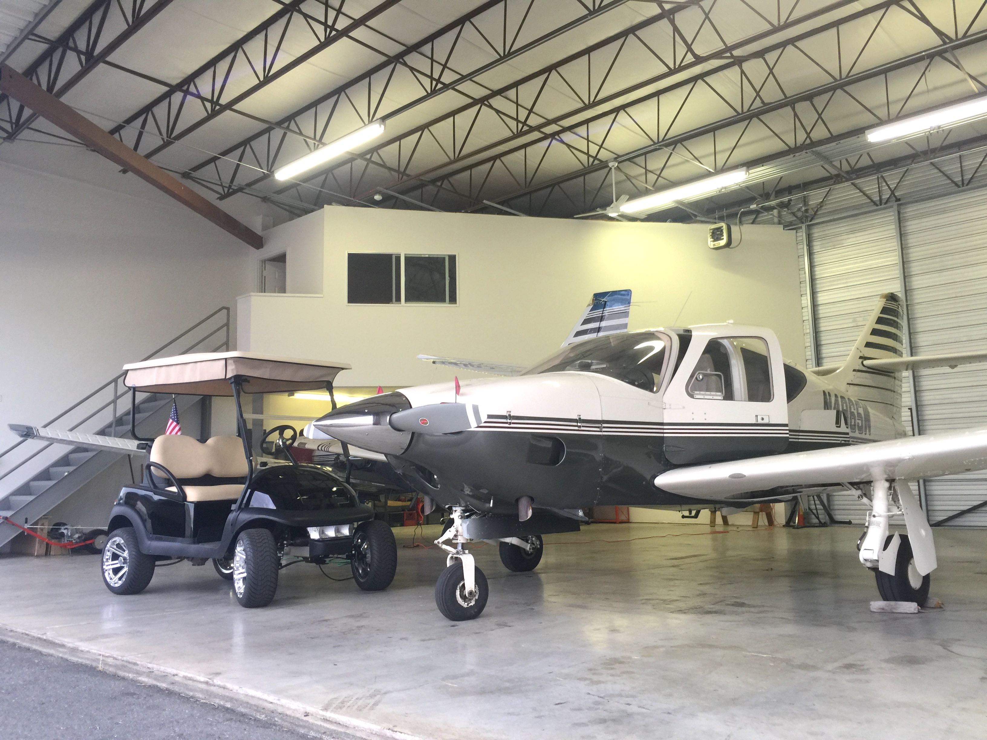 Hangar in W