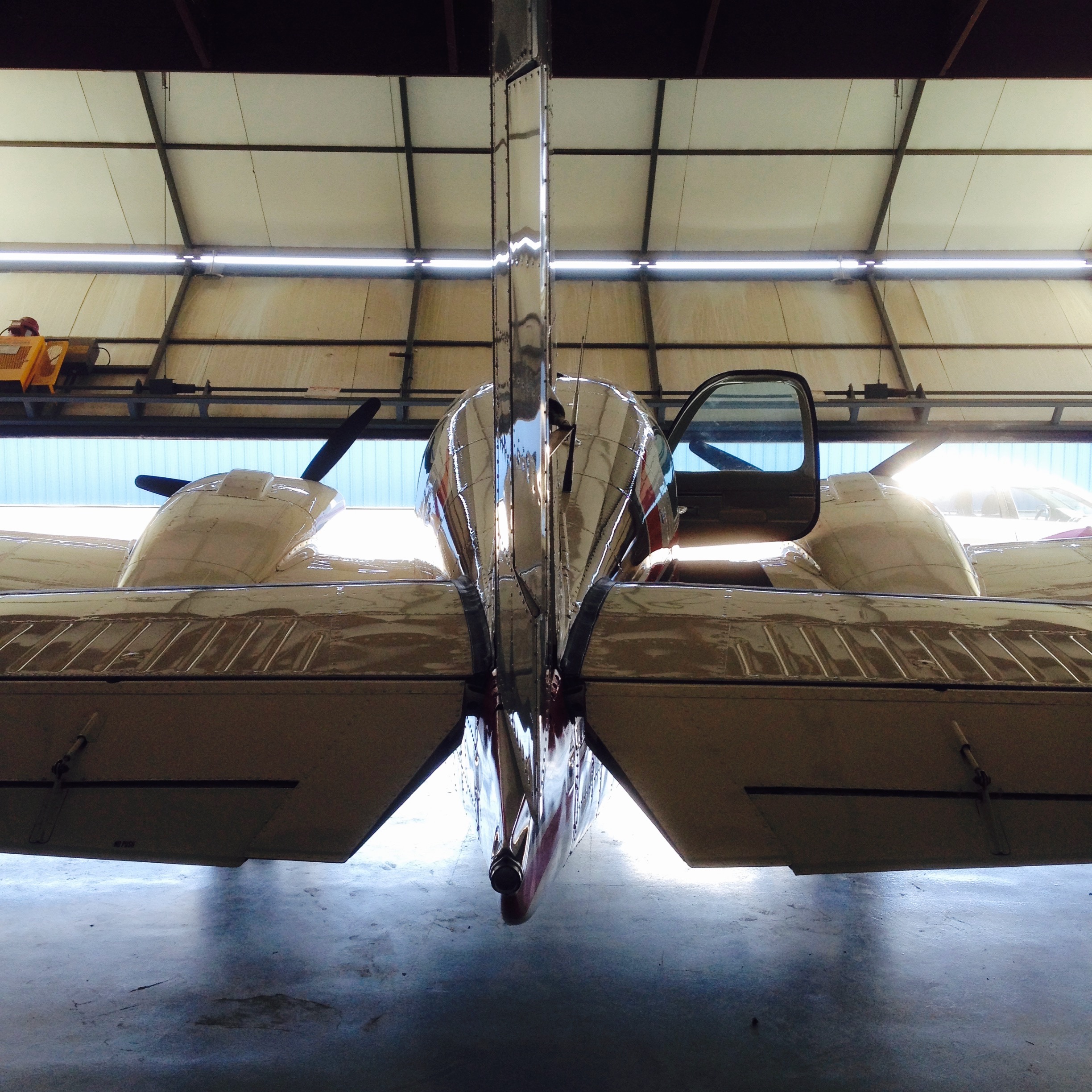 Hangar in g