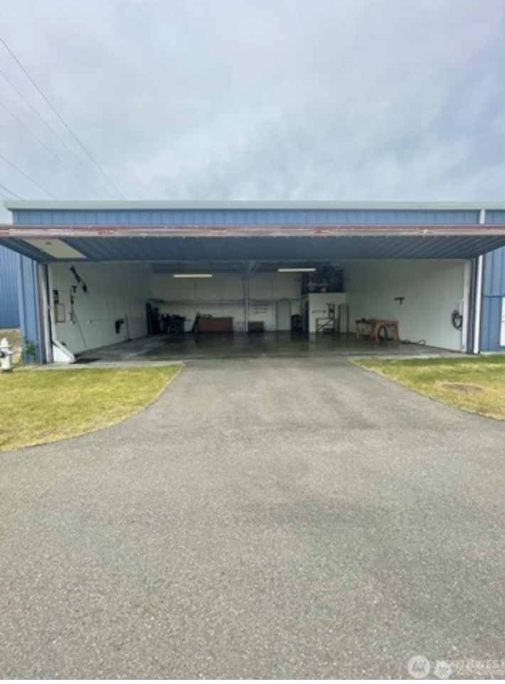 Hangar in ?