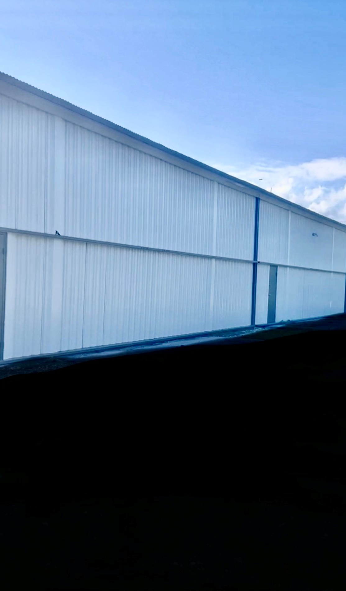 T-Hangar_Electric_bi-fold_doors_1.jpg