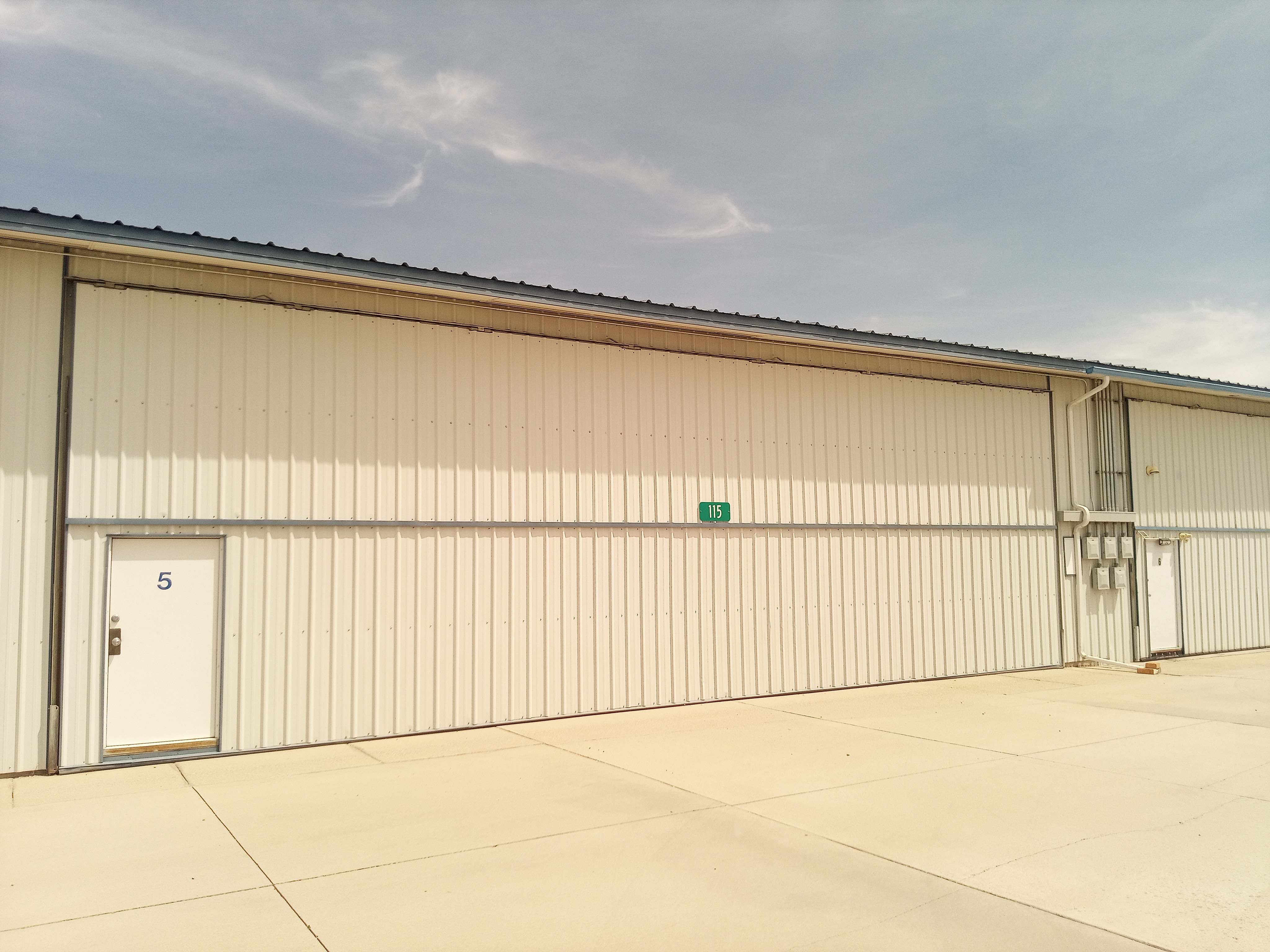 Hangar_115_-_1._front_with_bifold_door_closed.jpg