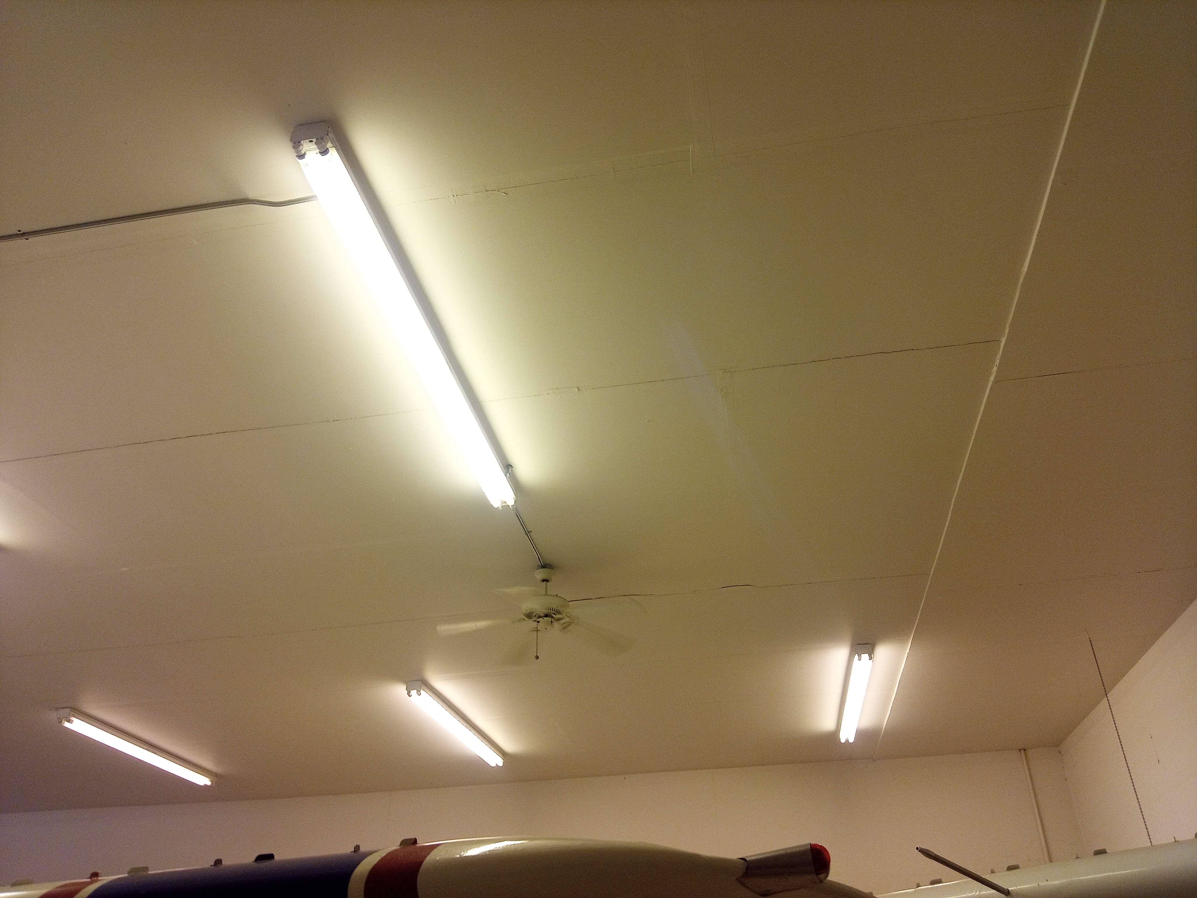 Hangar_115_-_14._ceiling_looking_east.jpg