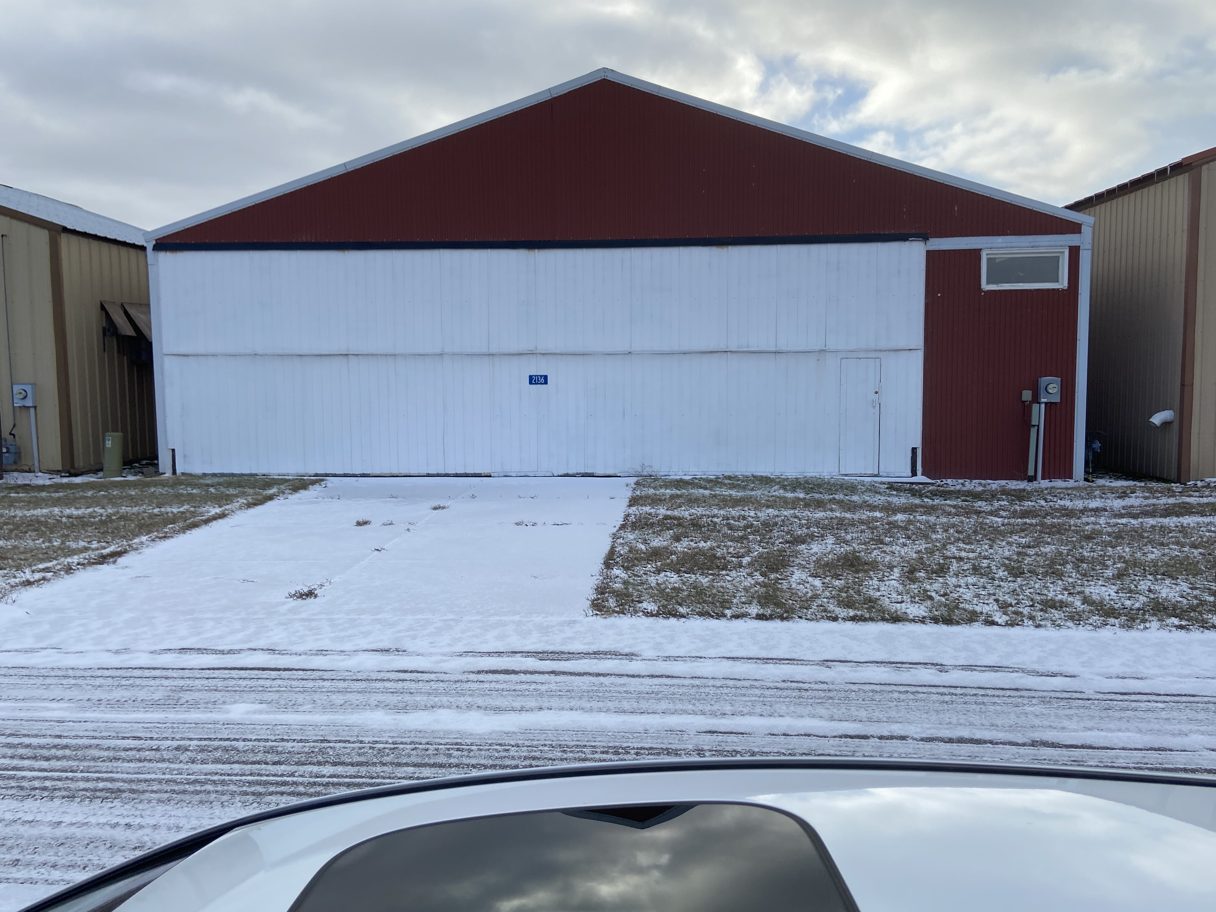 Hangar in M