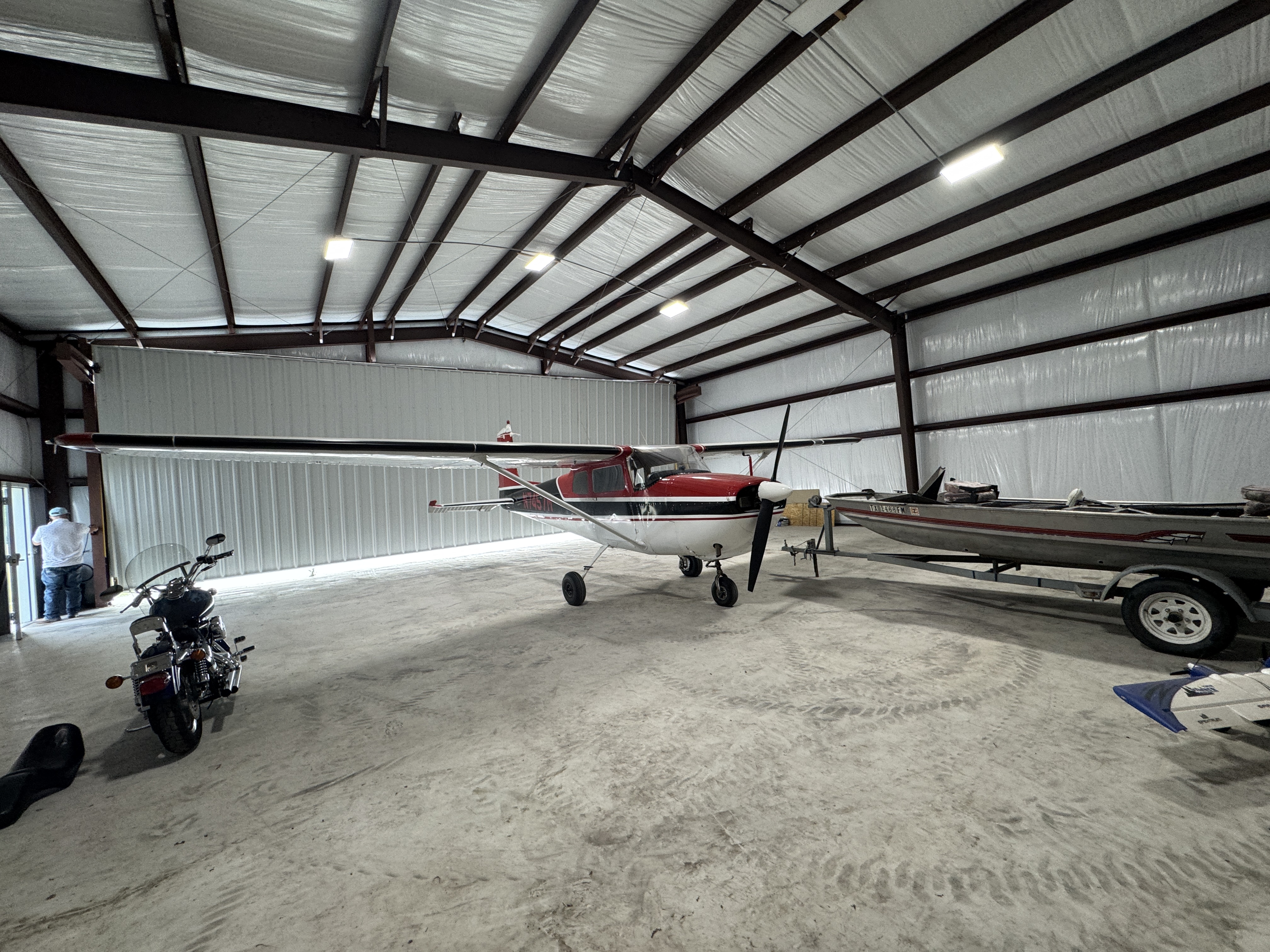 Hangar in n