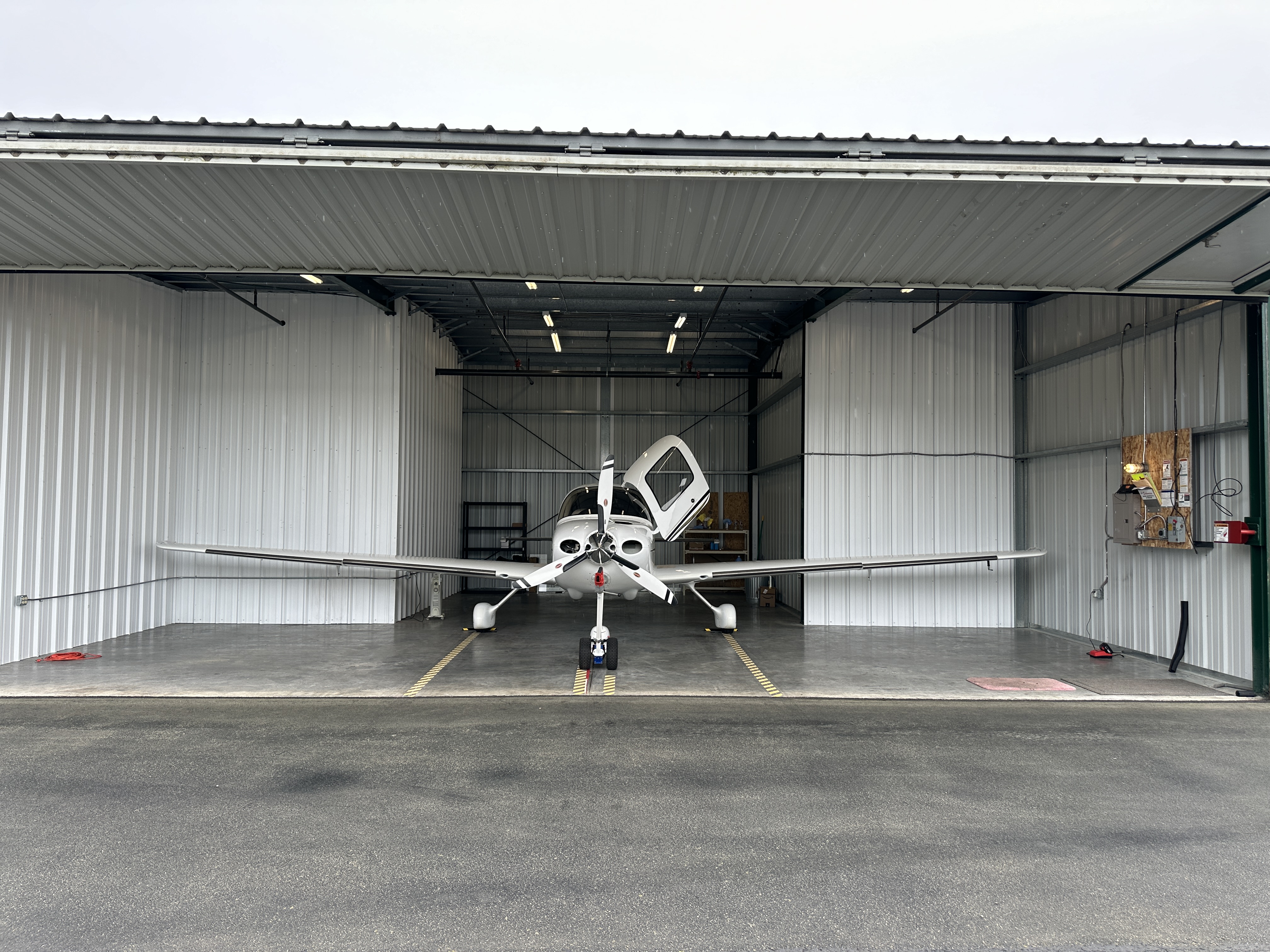 Hangar in g