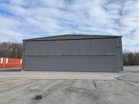 Hangar in f