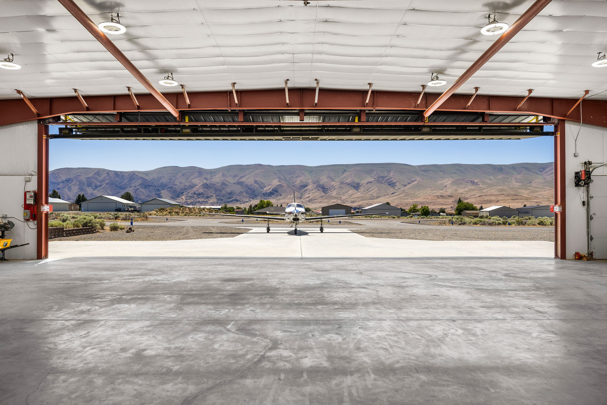 23-web-or-mls-431-airport-way.jpg