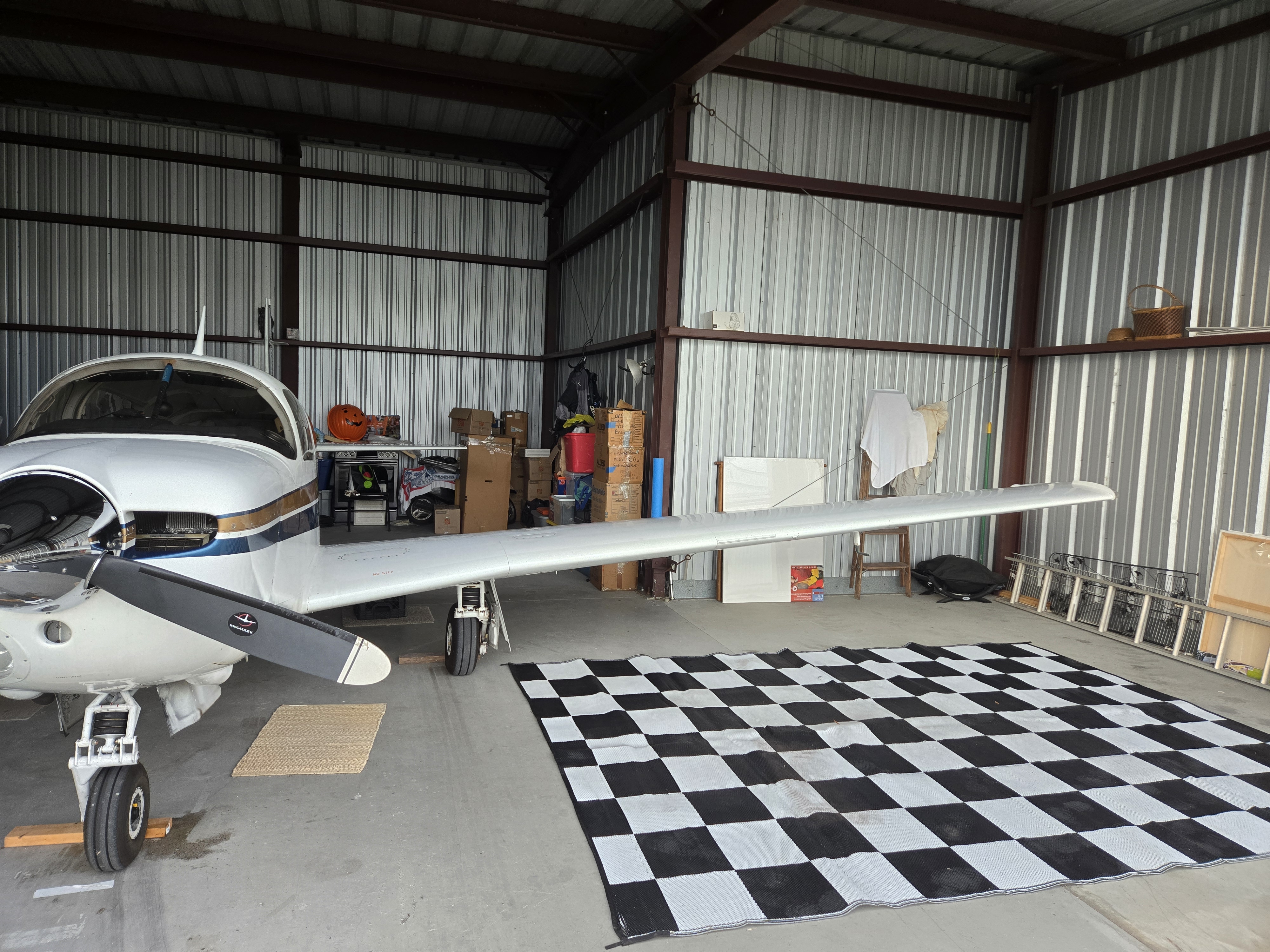 Hangar.jpg