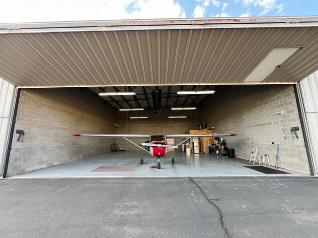 Hangar in w