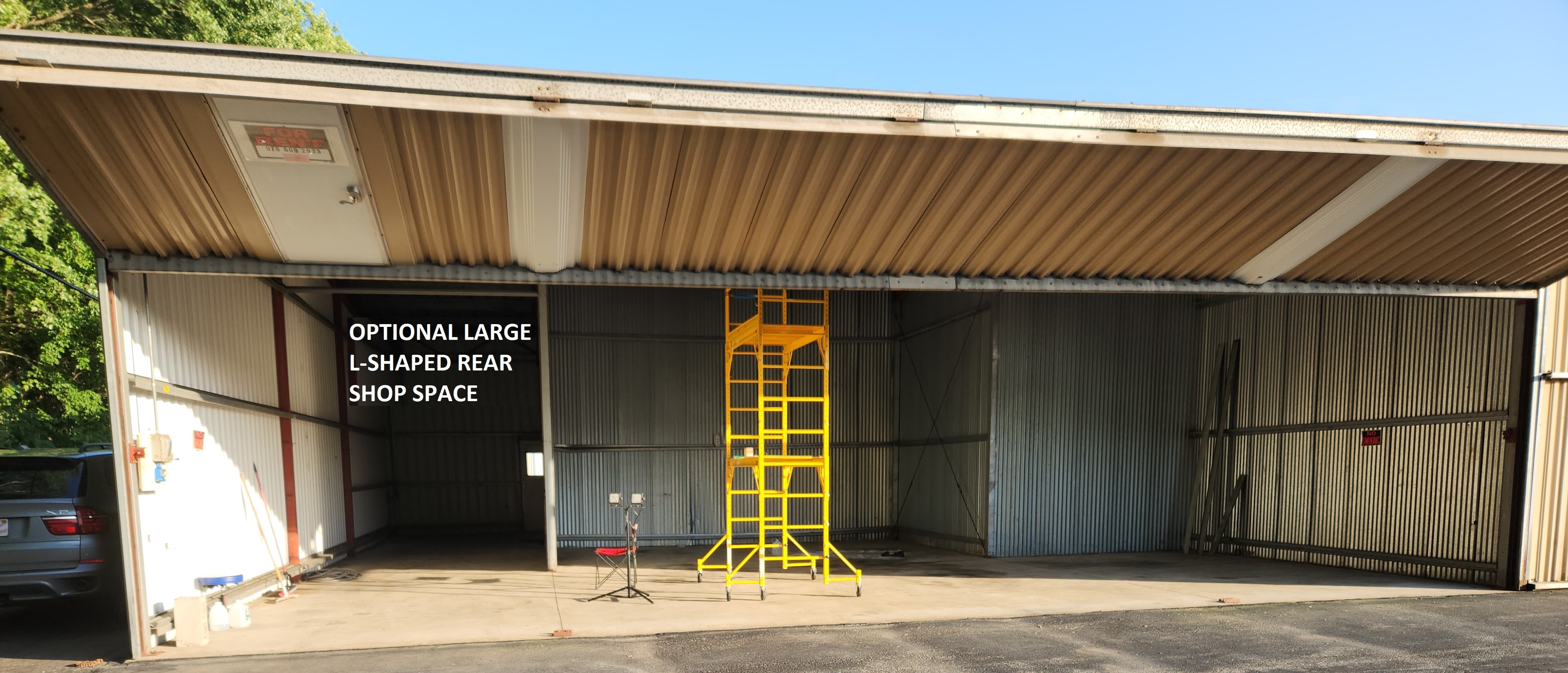 Hangar_21_Open_Door_II.jpg