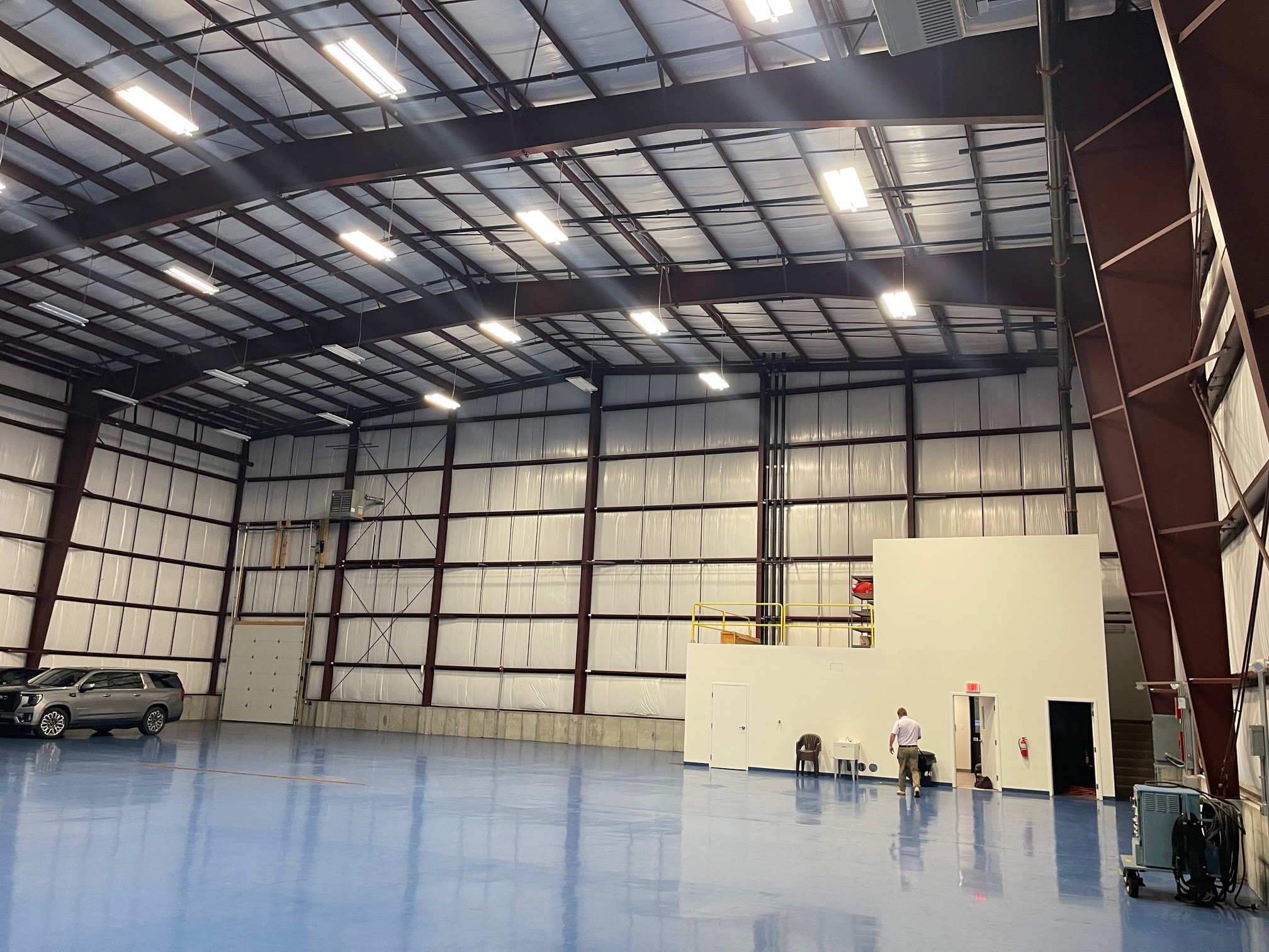 Hangar_Inside_3.jpg