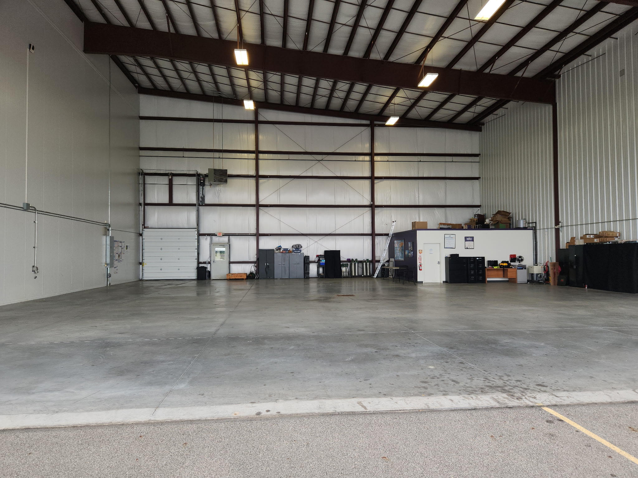 Hangar_with_Office.jpg