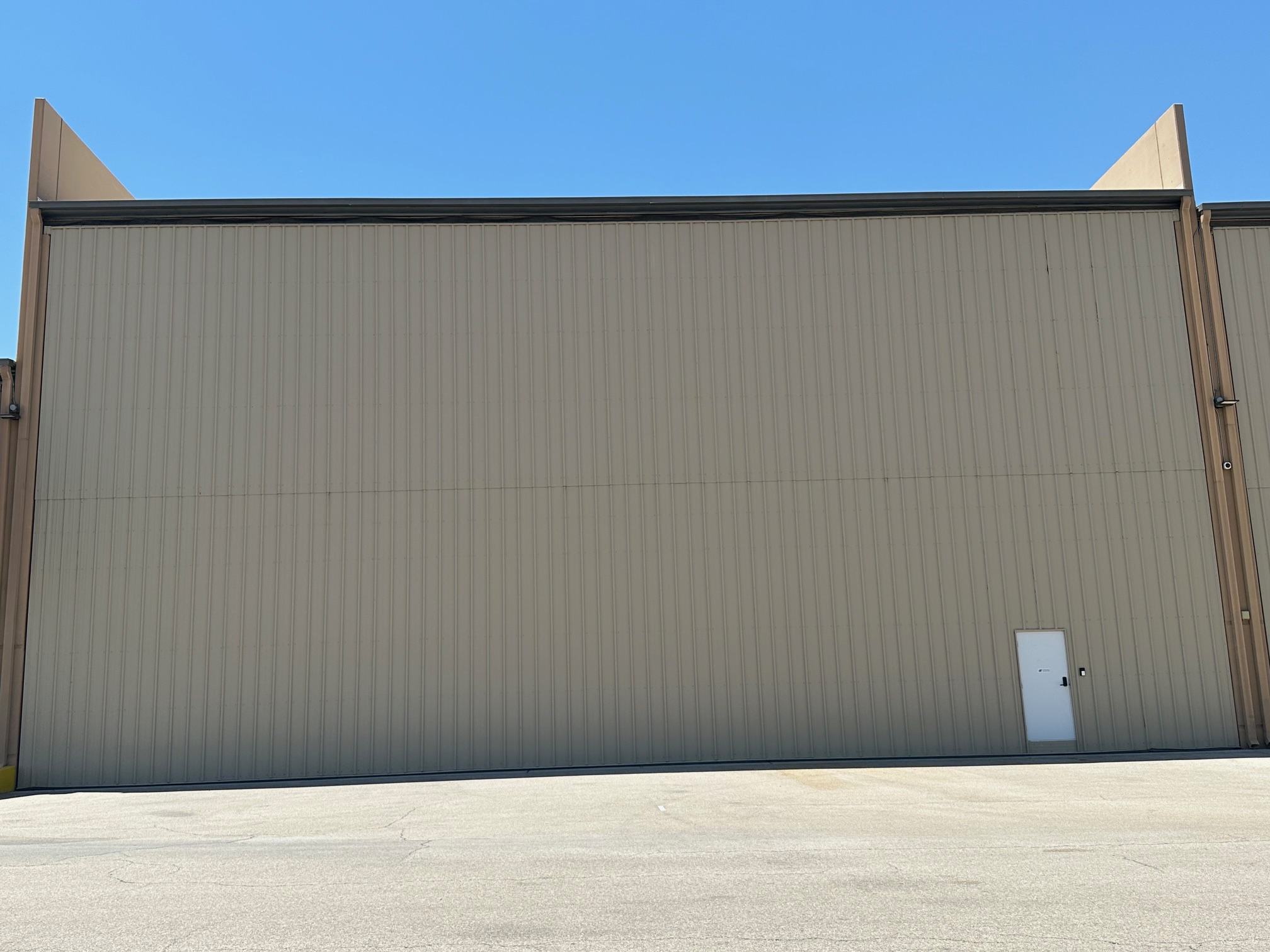 Hangar in n