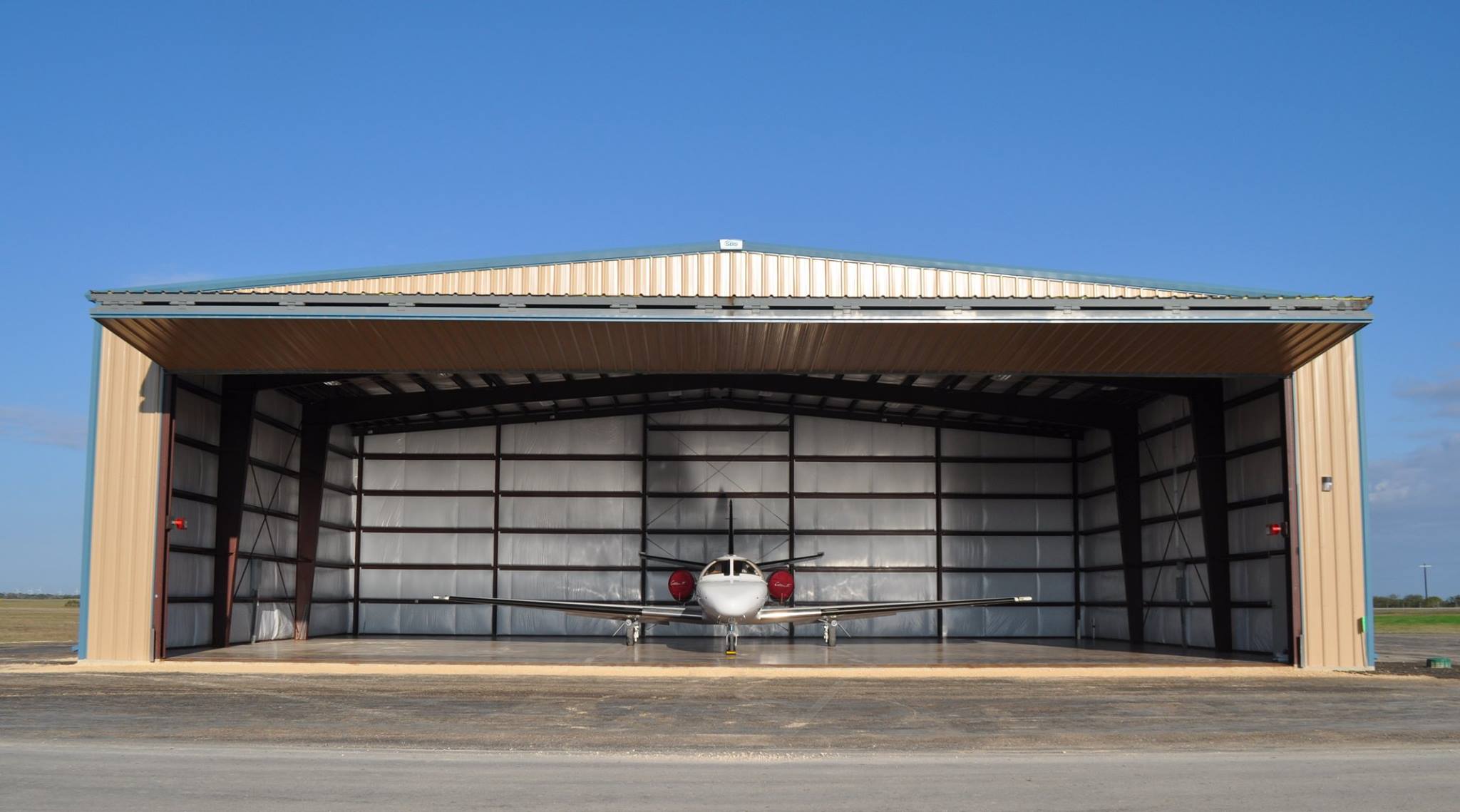 hangar.jpg