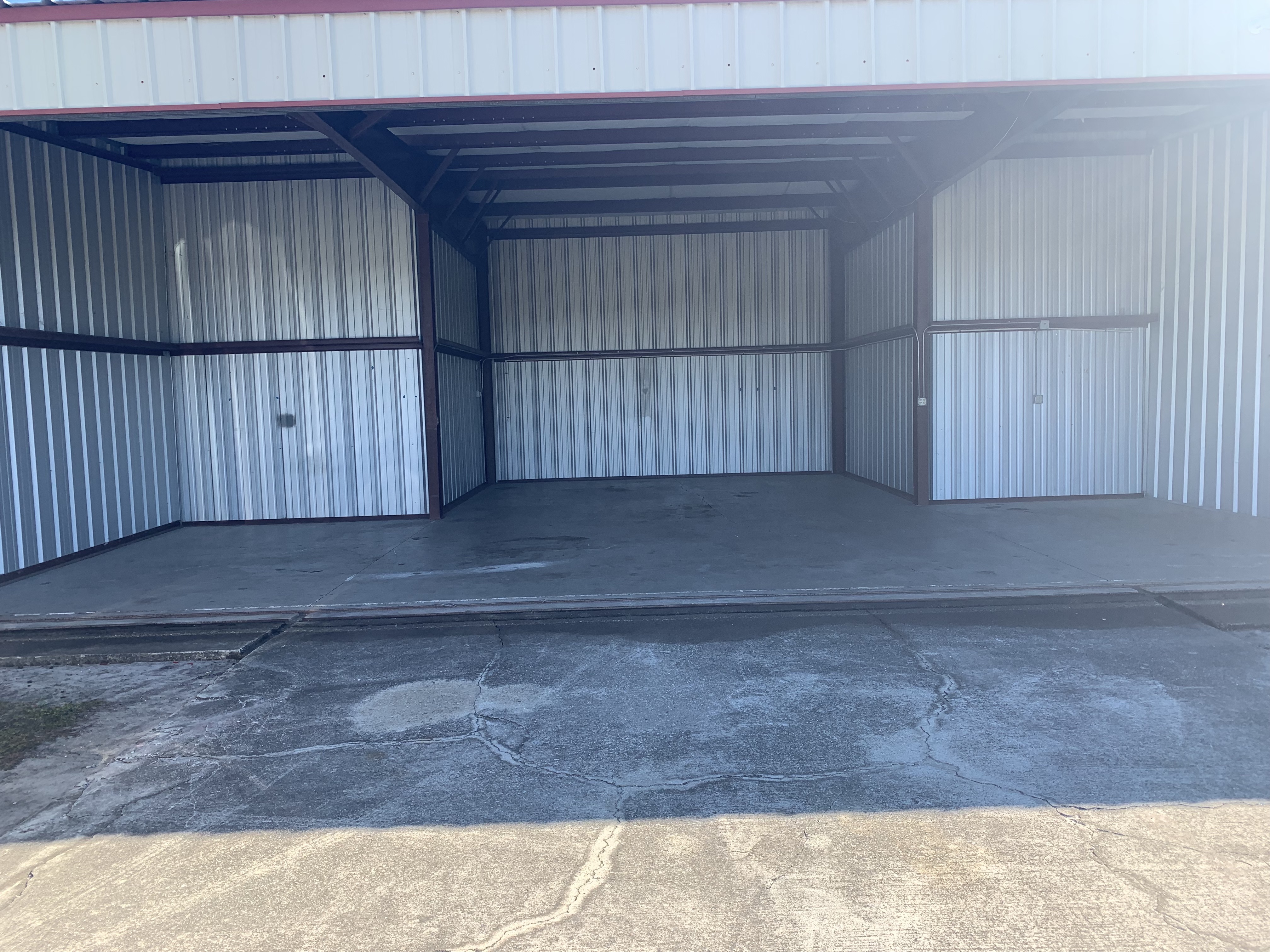 hangar_interior1.jpg