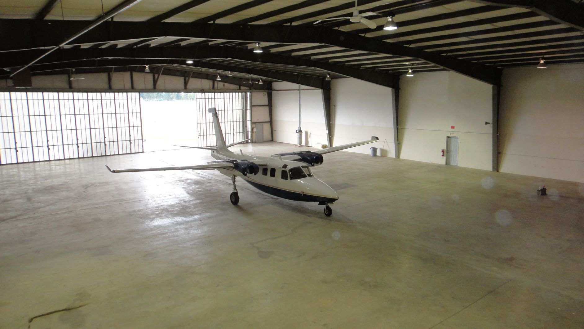 Building_2_hanger.jpg