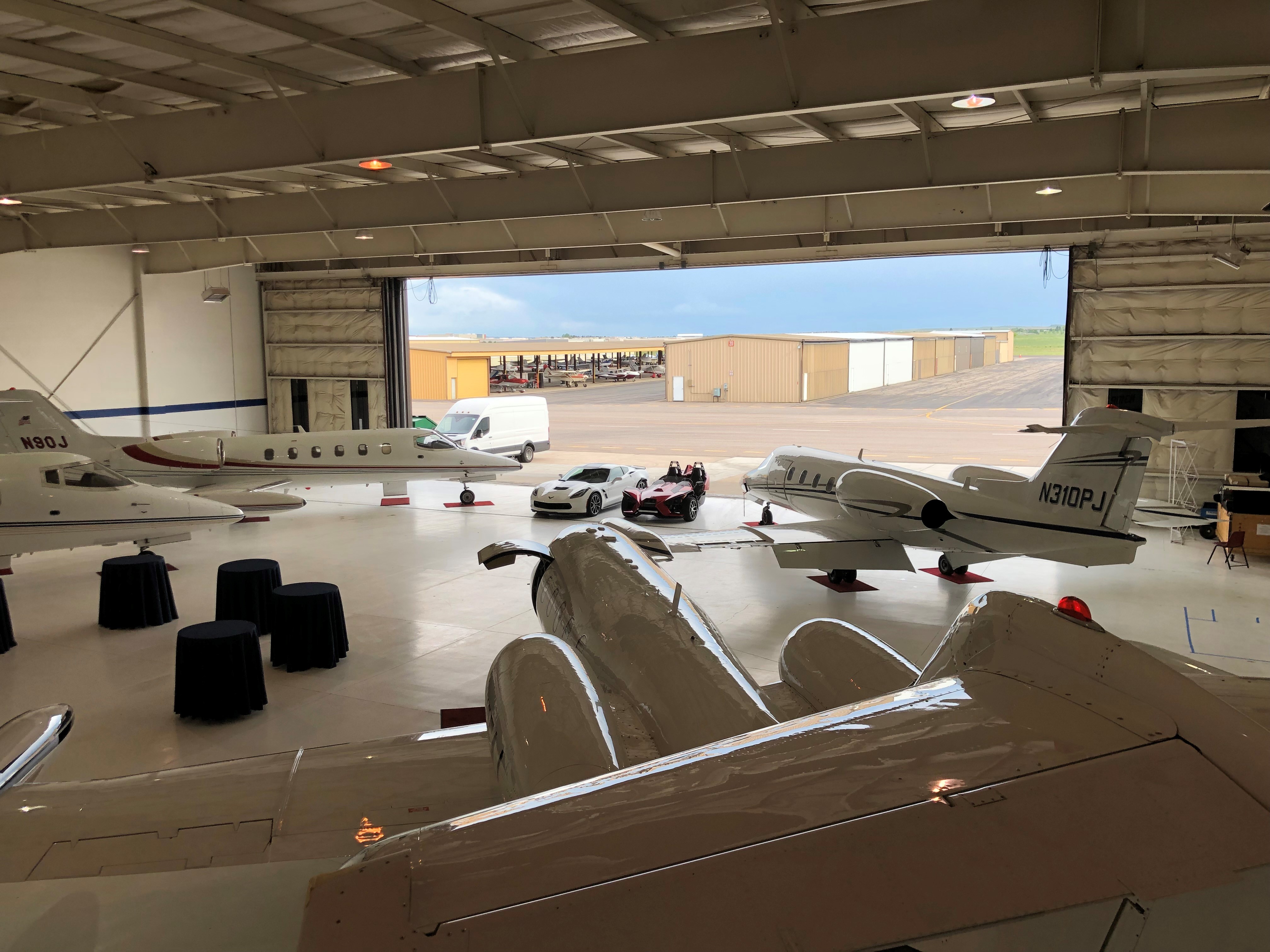 Hangar_2.jpg
