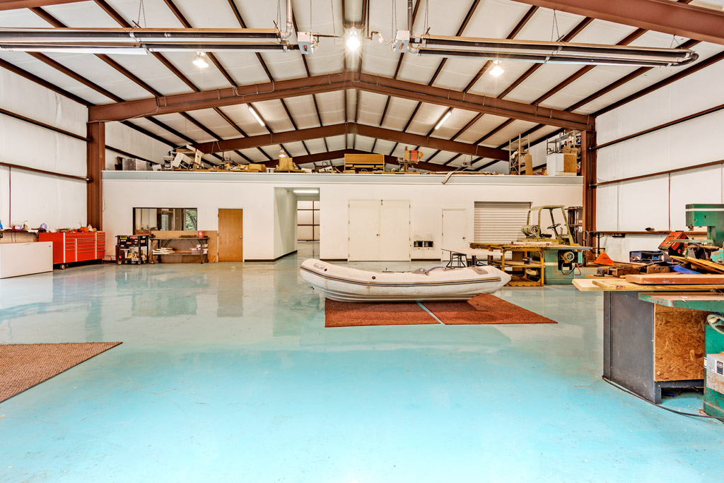Hangar__07.jpg