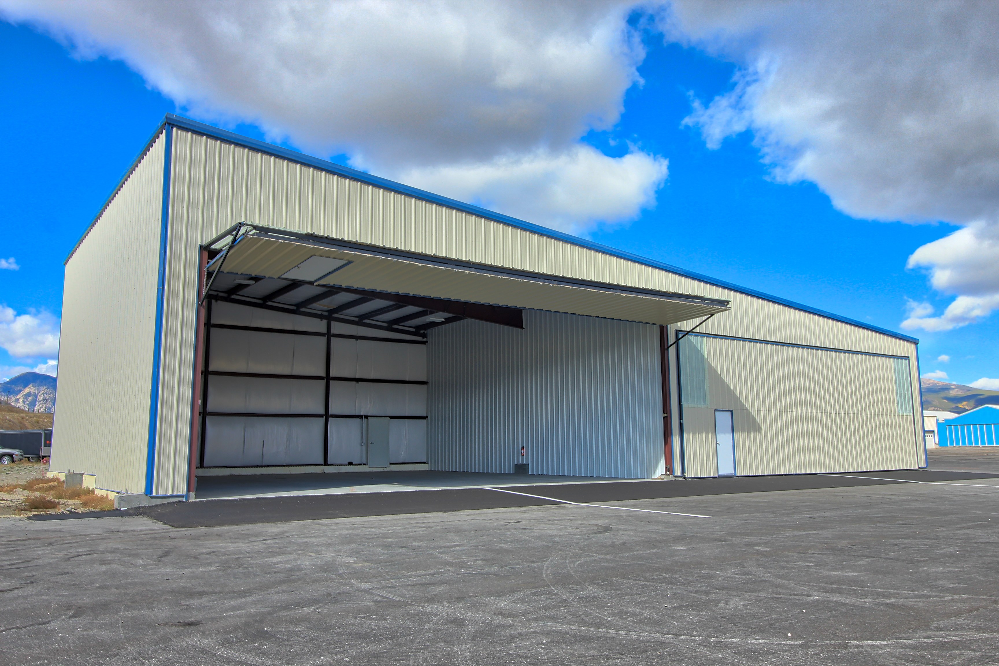 Hangar_HDR.jpg