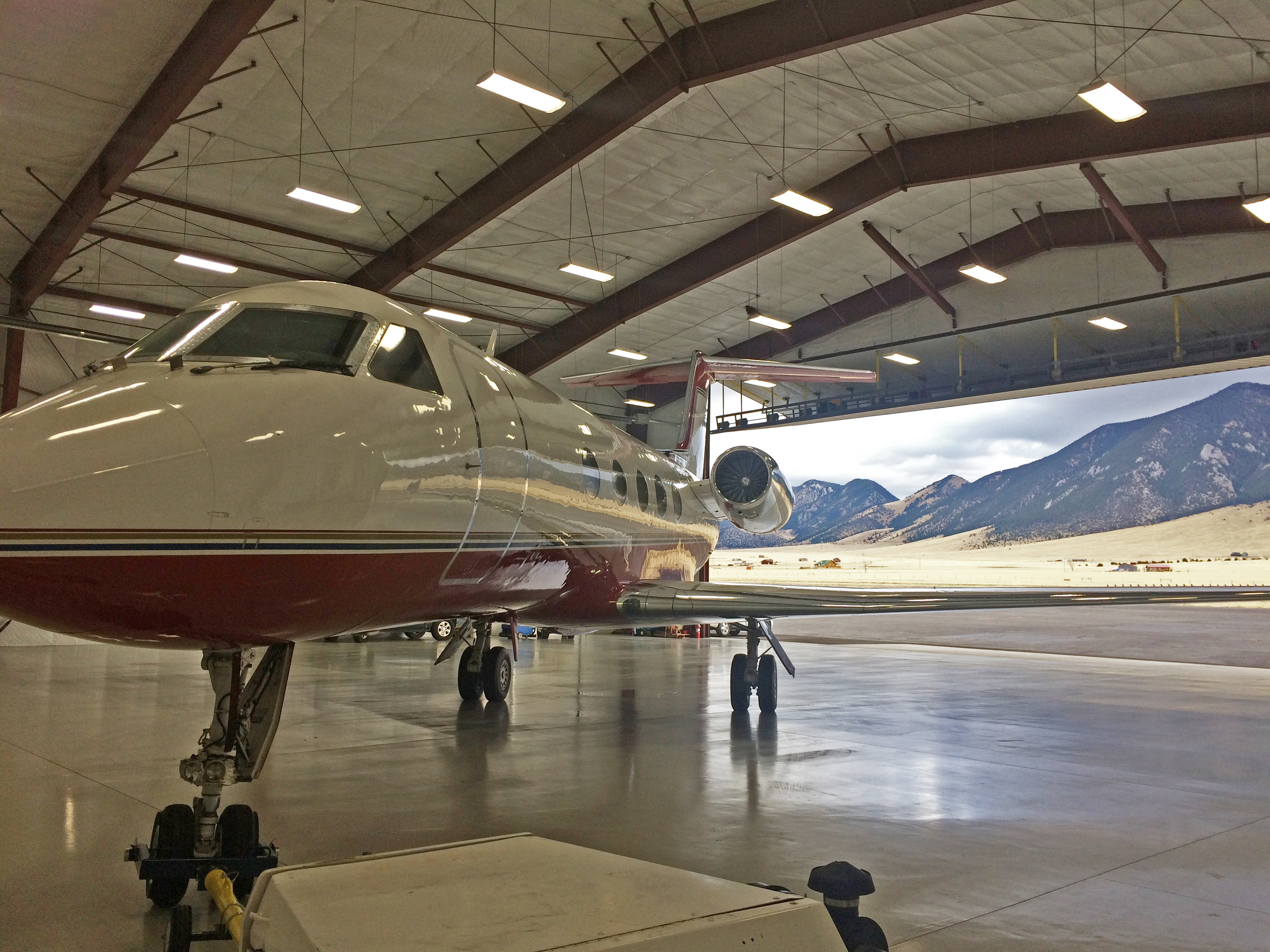 GIII_Hangar-Mountains.jpg