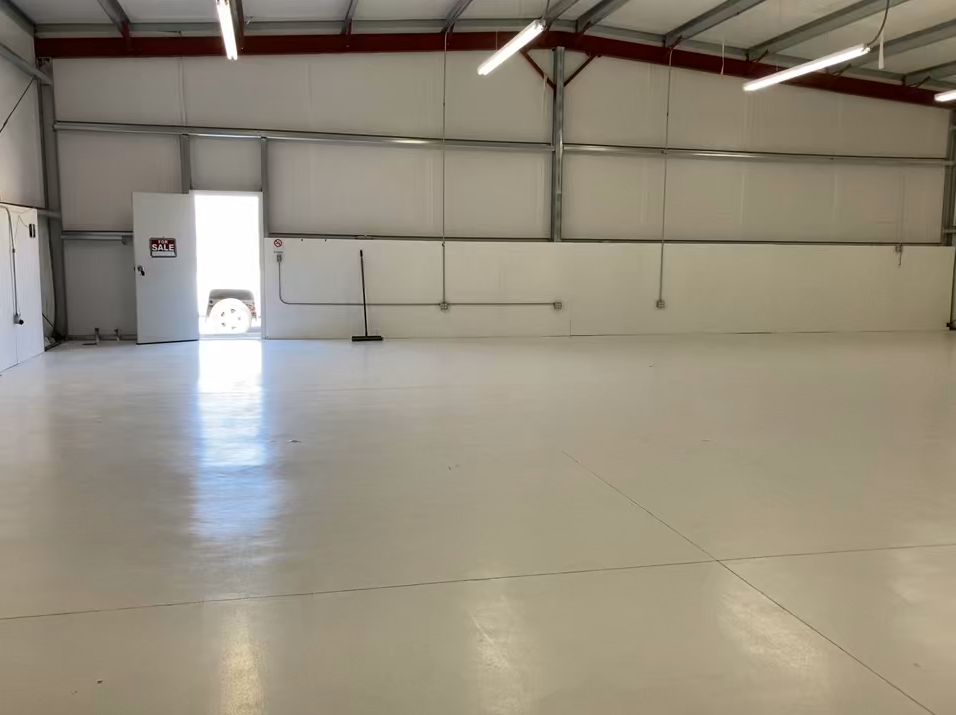 Hangar in N